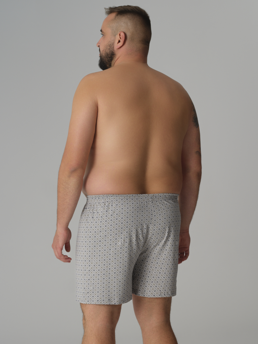 Rückansicht: Mann trägt Comazo Herren Boxershorts Farbe Grau gemustert