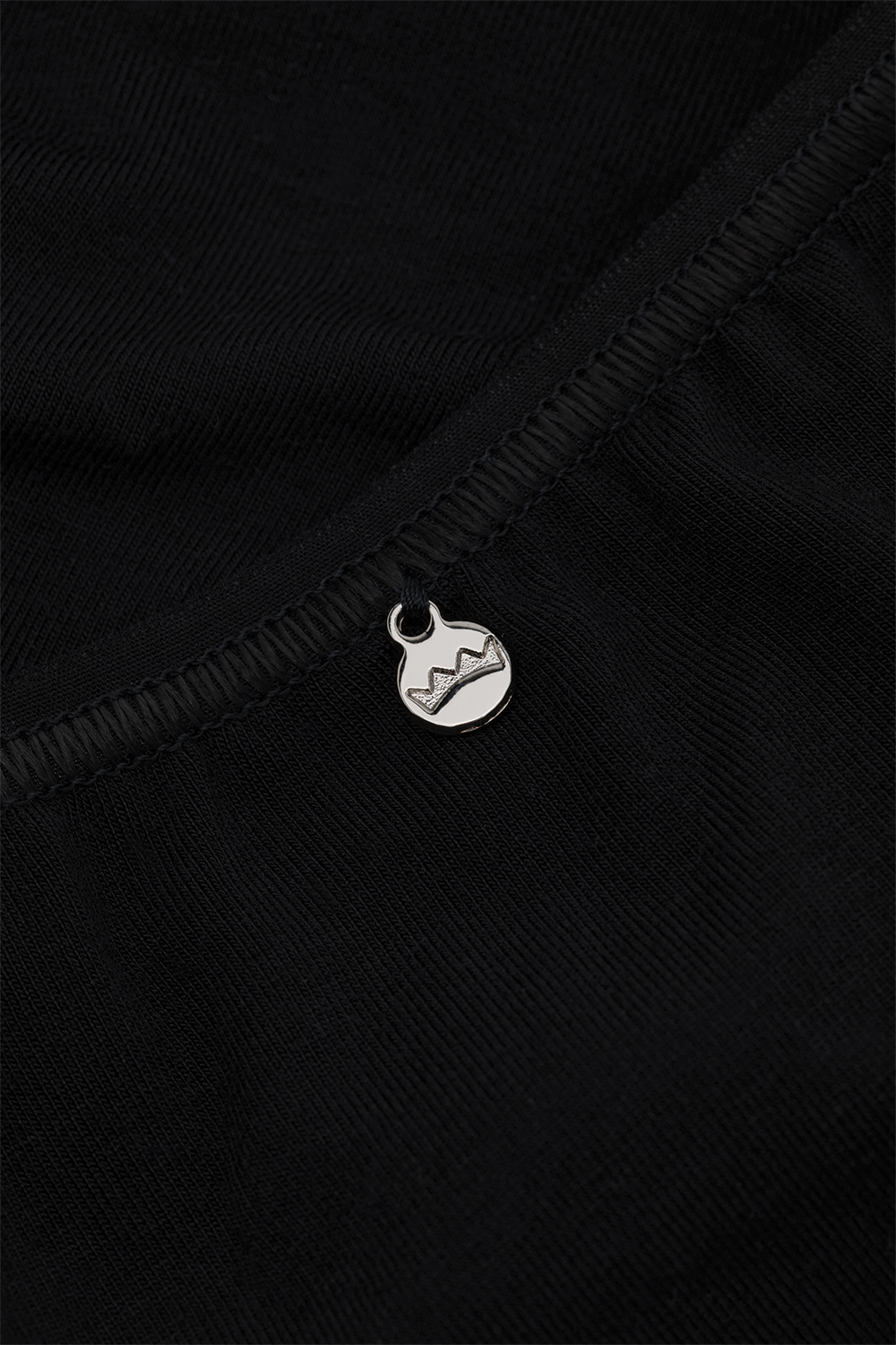 Detailbild Jazz-Pants von Comazo in der Farbe Schwarz aus MicroModal® mit edlem Schmuck-Anhänger