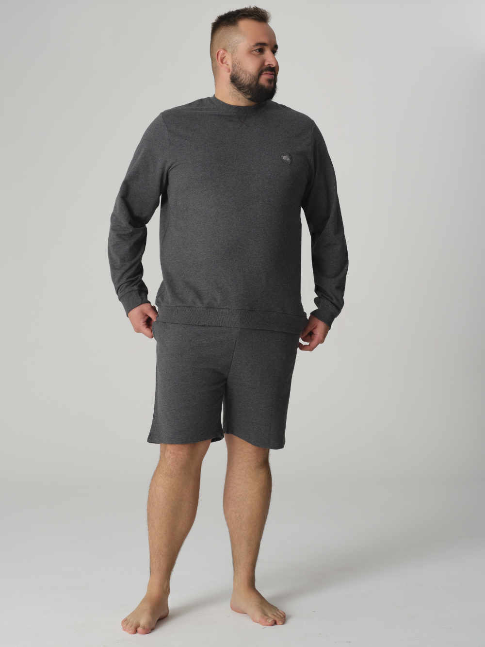 Vorderansicht: Mann trägt Sweatshirt Farbe Anthrazit-Melange