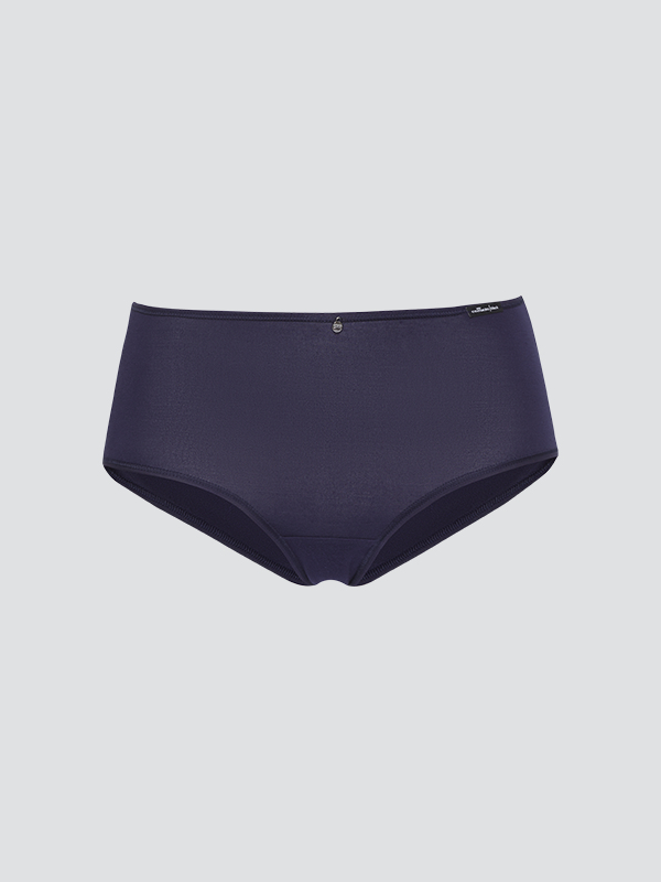 Produktbild Vorderansicht Maxi-Slip von Comazo in der Farbe Nachtblau aus MicroModal® mit edlem Schmuck-Anhänger