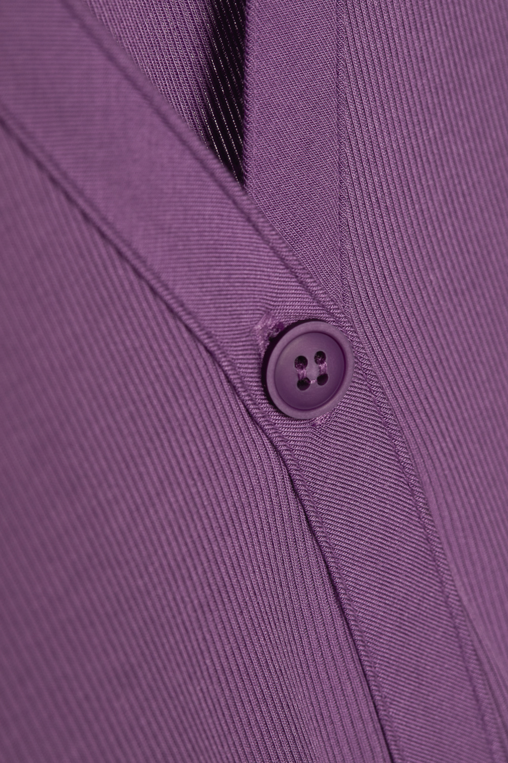 Detailbild Langarm-Jacke aus Micromodal von Comazo in der Farbe Purple mit Knopfleiste