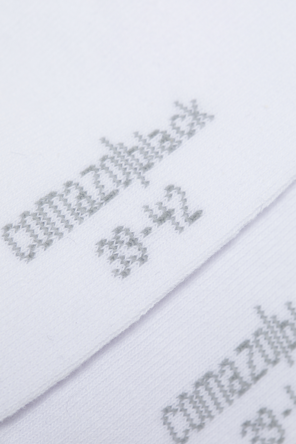 Detailbild Label und Größe-Druck Sneaker Socken von Comazo in der Farbe Weiß mit Komfortbund