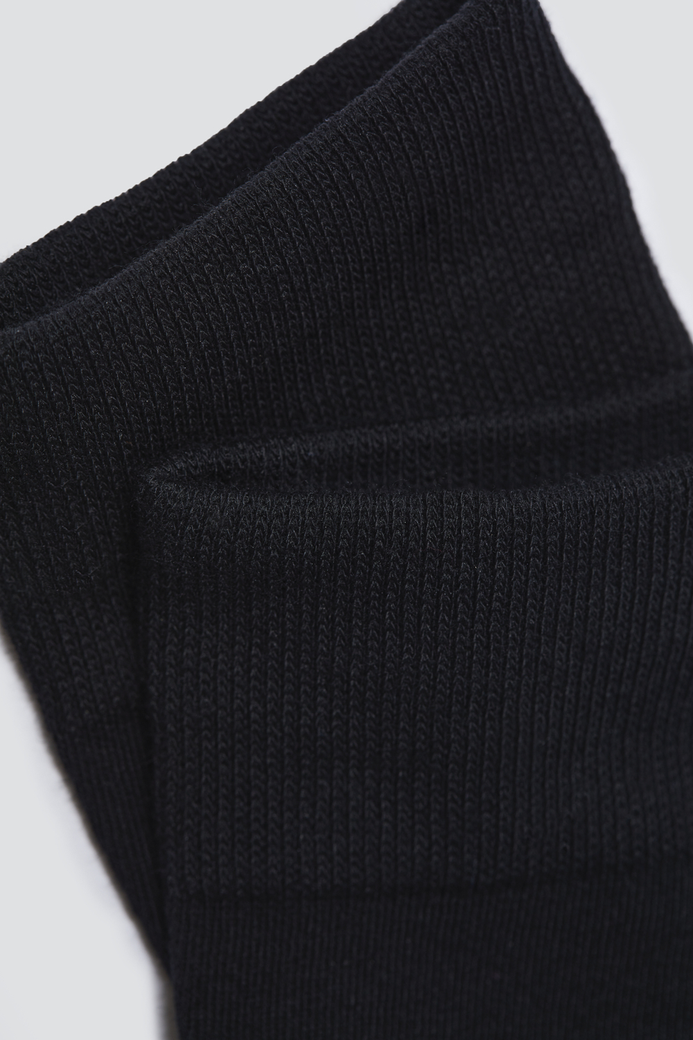 Nahaufnahme Produktbild Seitenansicht Herrensocken classic von Comazo in der Farbe Schwarz