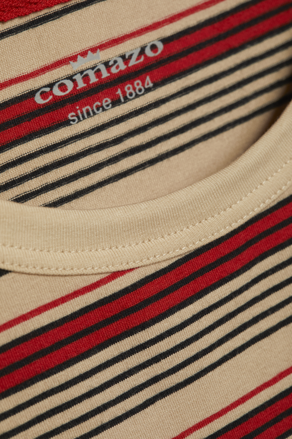 Detail image of Comazo women's short-sleeve shirt in beige/red striped color.