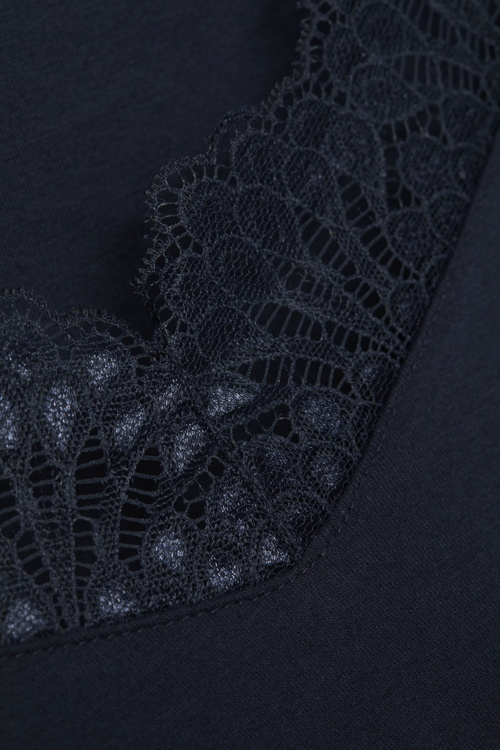 Detailbild Comazo Spitzentop Achselträger Farbe Marine