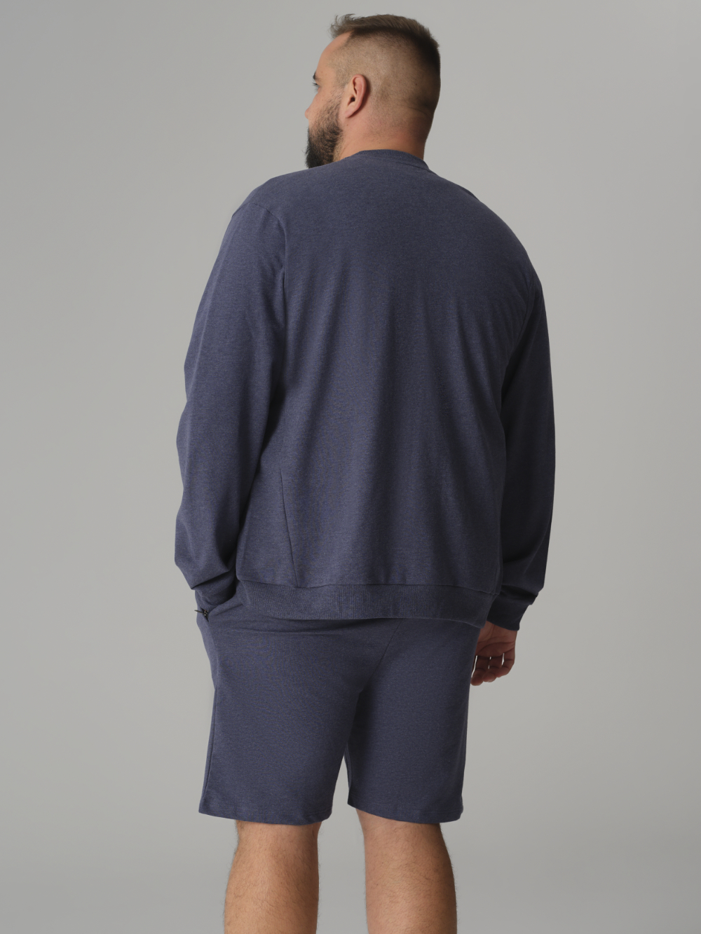 Rückansicht: Mann trägt Comazo Herren Shorts Farbe Dunkelblau-Melange