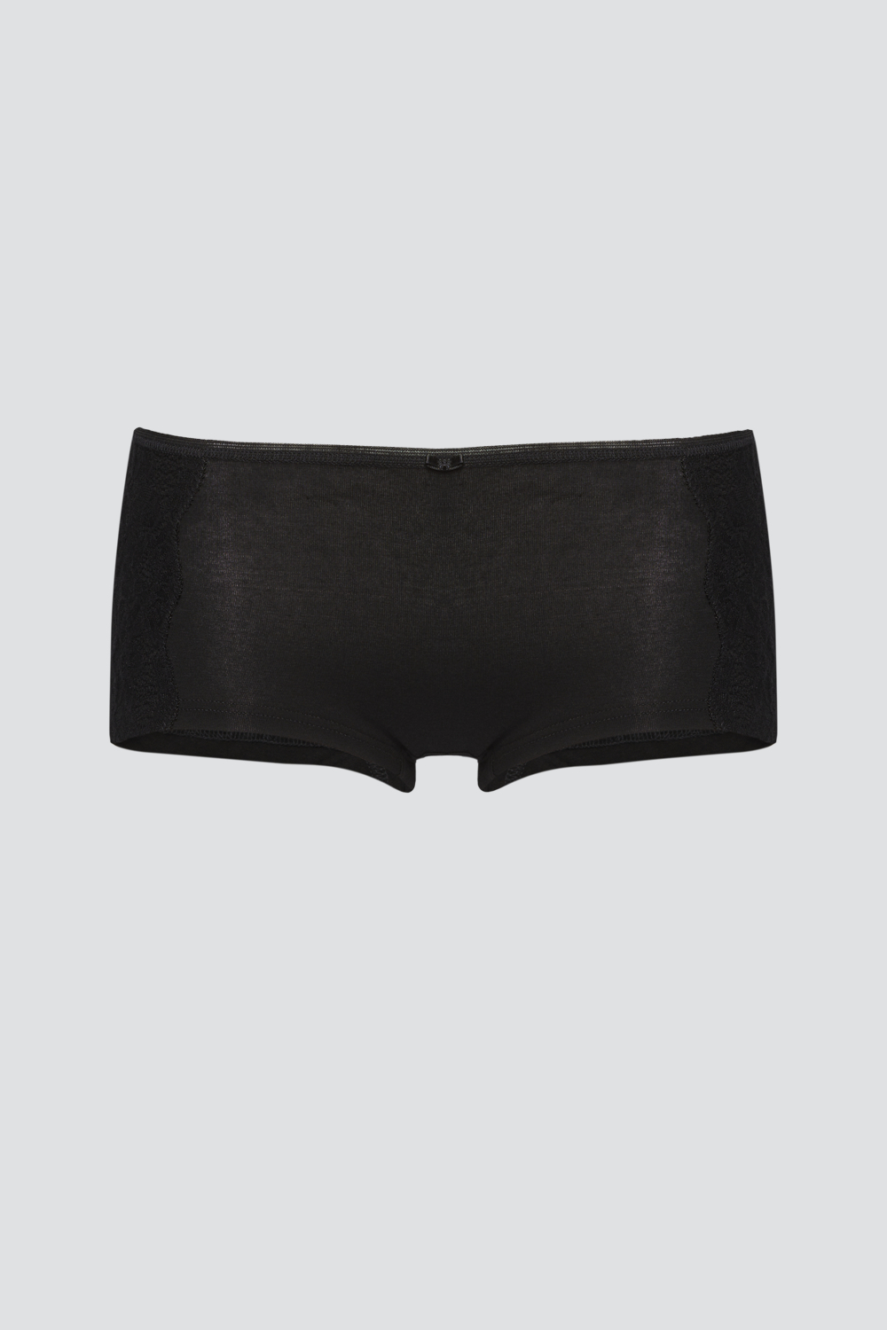 Produktbild Vorderansicht Fairtrade Pants von Comazo in der Farbe Black mit Zierschleife und seitlichen Einsätzen mit edler Spitze.