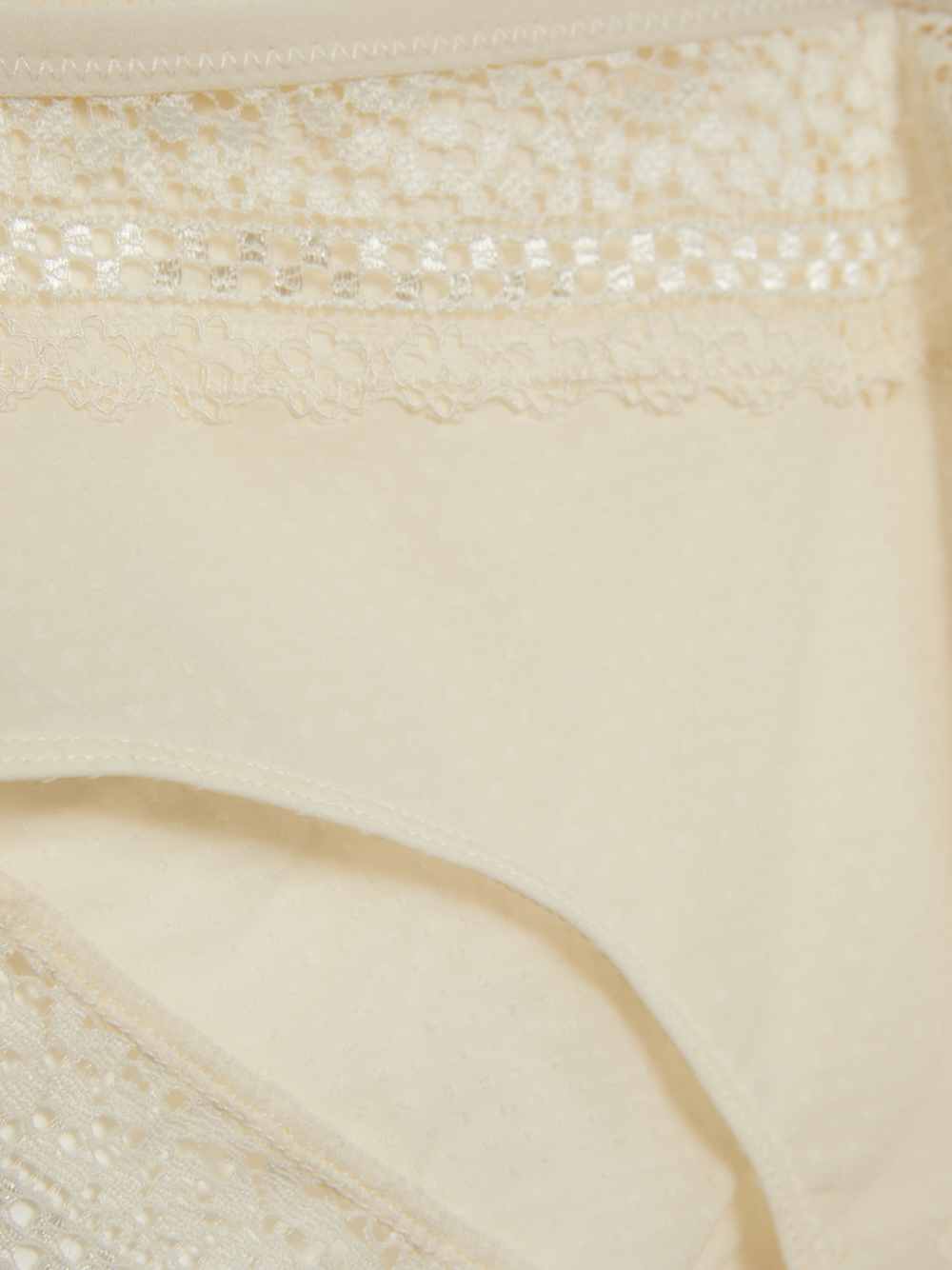 Produktbild Vorderseite Panty von Comazo in der Farbe Ecru mit schönen Spitzen-Details