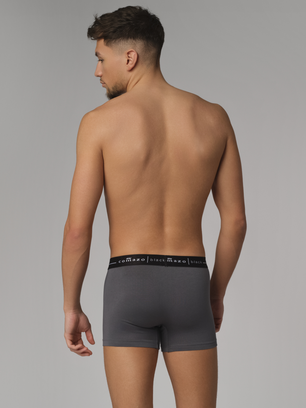 Rückansicht: Mann trägt Comazo Herren Pants Farbe Dunkelgrau