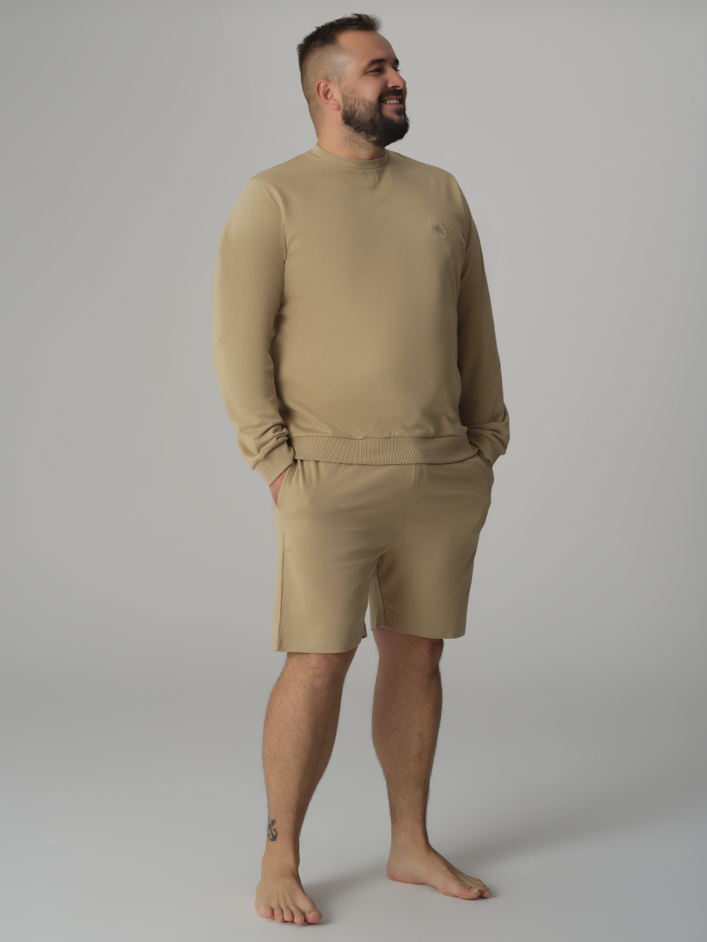 Vorderansicht: Mann trägt Comazo Shorts Farbe Bast