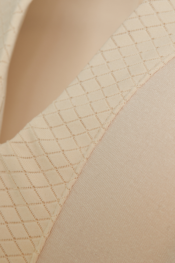 Detailbild Spitze BH mit Spacer von Comazo in der  Farbe Powder aus MicroModal® und Jaquard-Spitze ohne Bügel