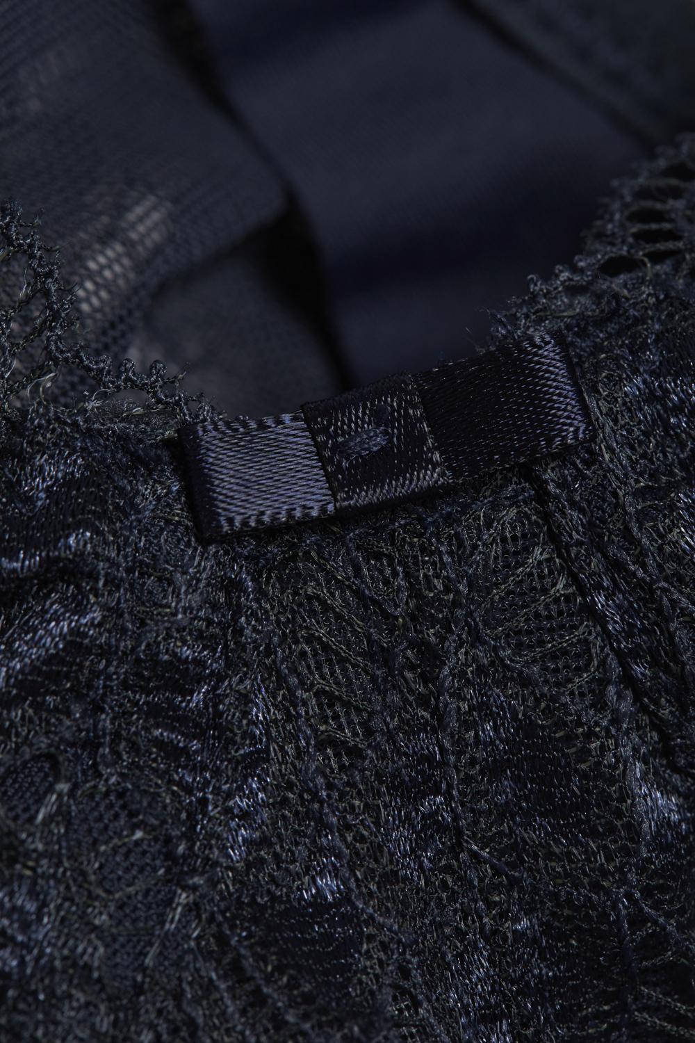 Detailbild Comazo Spitzen-BH ohne Bügel Farbe Marine