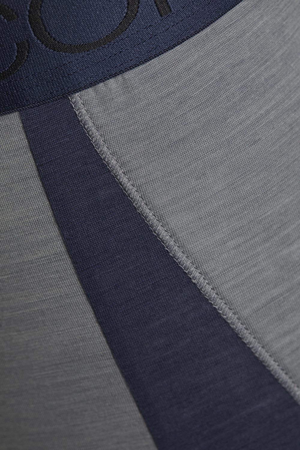 Detailbild Trunks aus Merinowolle von Comazo in der Farbe Grau/Navy mit Schriftzug am Bund