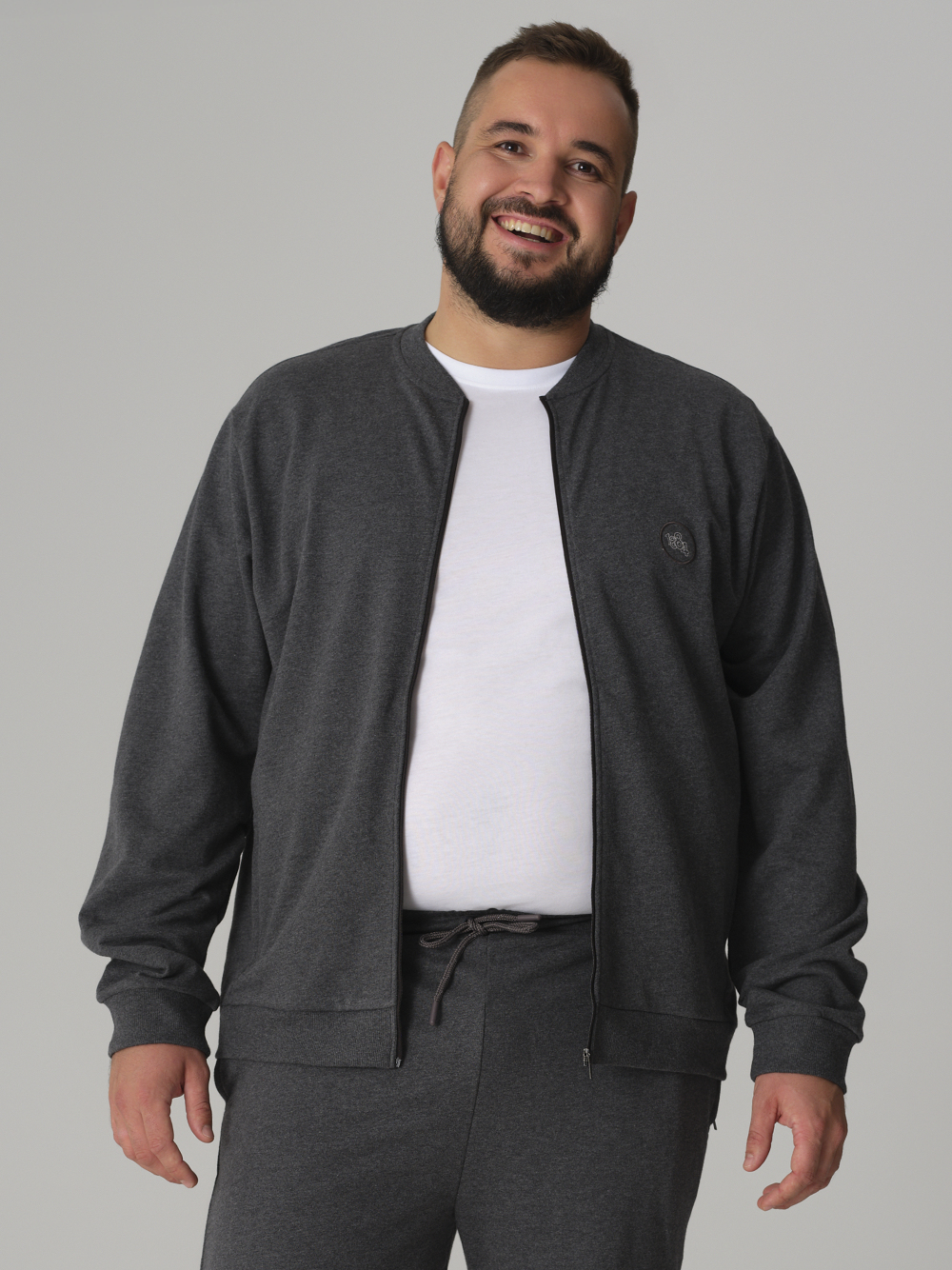 Vorderansicht: Mann trägt Comazo Blouson Jacke mit Reißverschluss Farbe Anthrazit-Melange