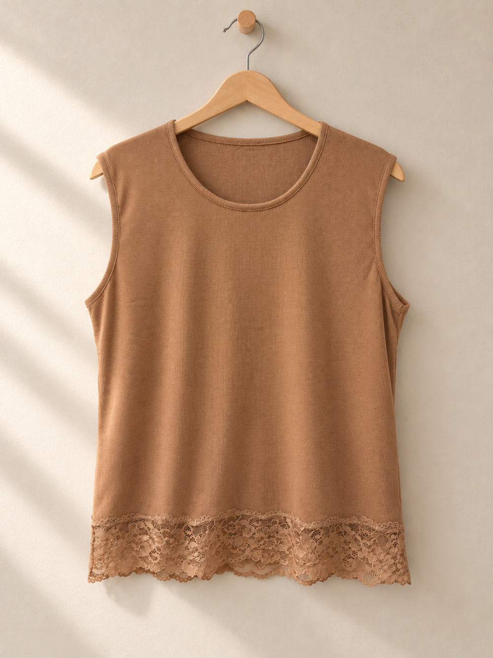 Shirt ohne Arm aus Doppelripp mit Spitze