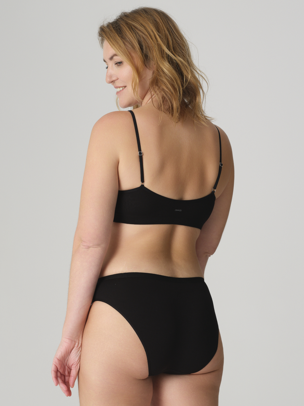 Rückansicht: Frau trägt Comazo Bustier Farbe Schwarz