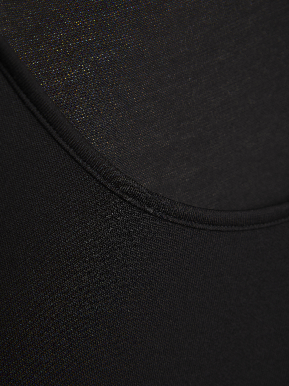 Detailbild Shirt langarm von Comazo in der Farbe Schwarz mit Rundhalsausschnitt