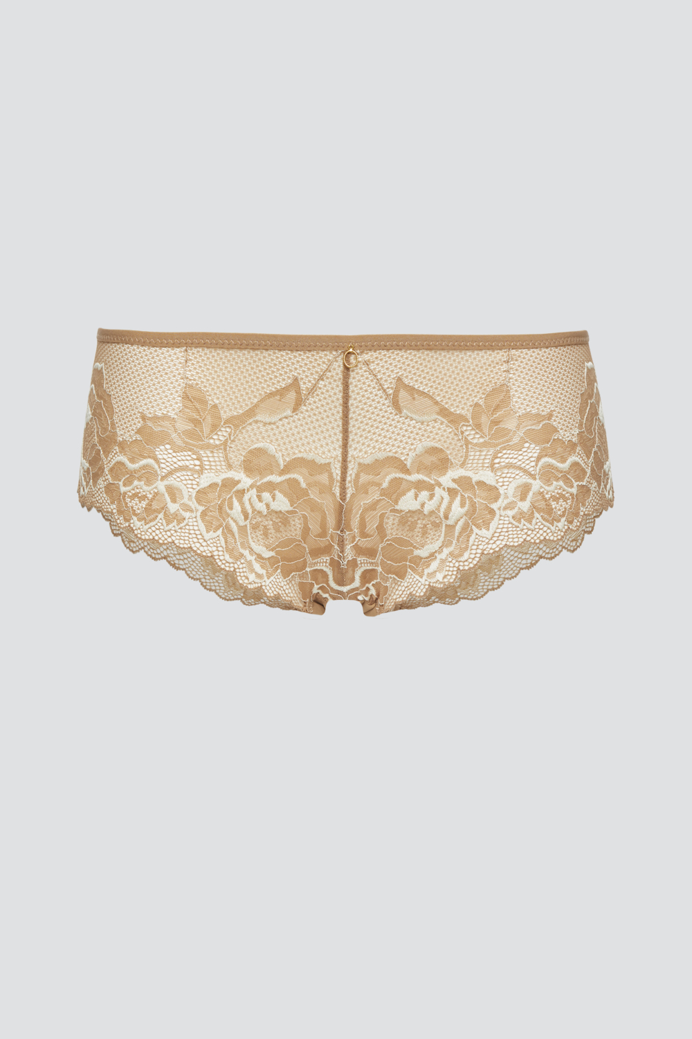 Produktbild Vorderansicht Brasil-Slip von Comazo in der Farbe Caramel mit schönen Spitzen-Details.