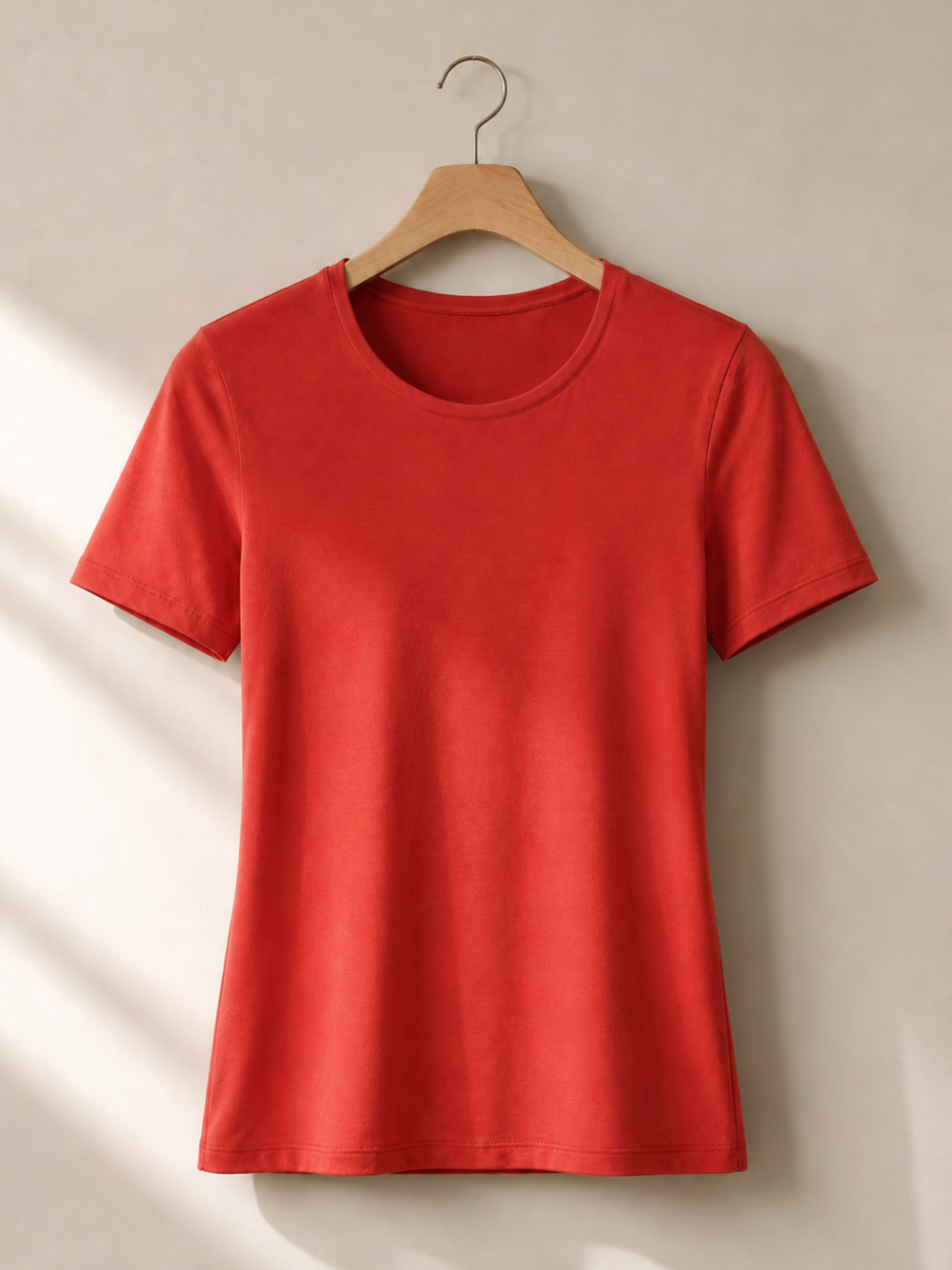 Vorderansicht: Basic Shirt kurzarm von Comazo in der Farbe Rot mit Rundhalsausschnitt
