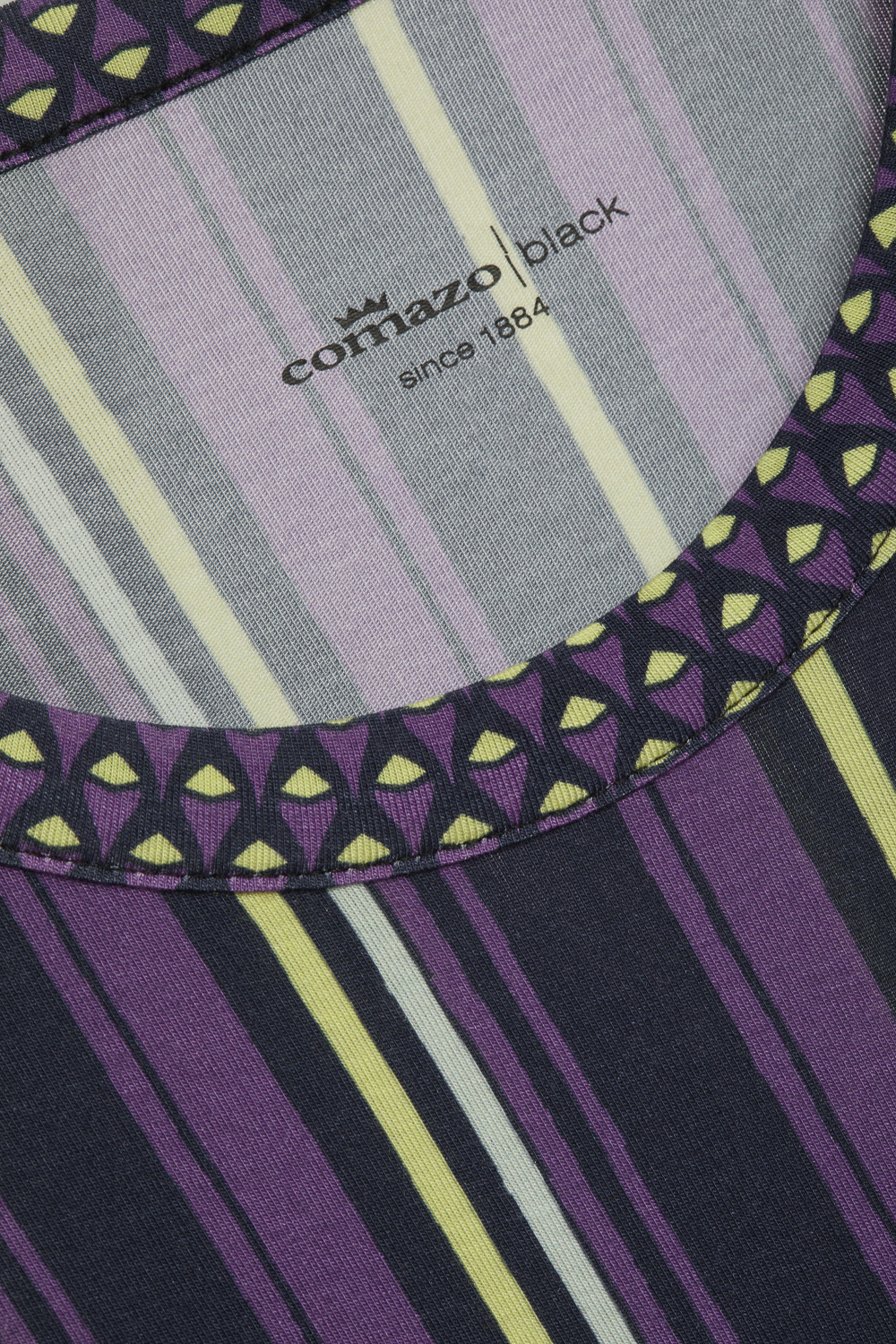 Detailbild Comazo Damen Nachthemd kurzarm aus Micromodal Farbe Purple Stripe