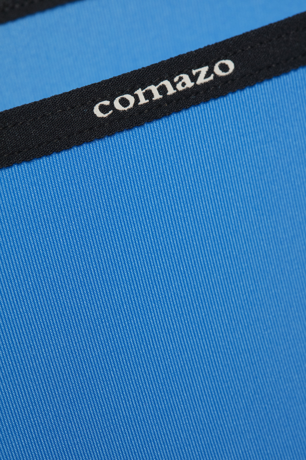 Detailbild Jazz-Pants low-cut mit Microfaser-Touch von Comazo in der Farbe Pacific Blue mit schwarzem Bund mit Comazo-Logo Druck