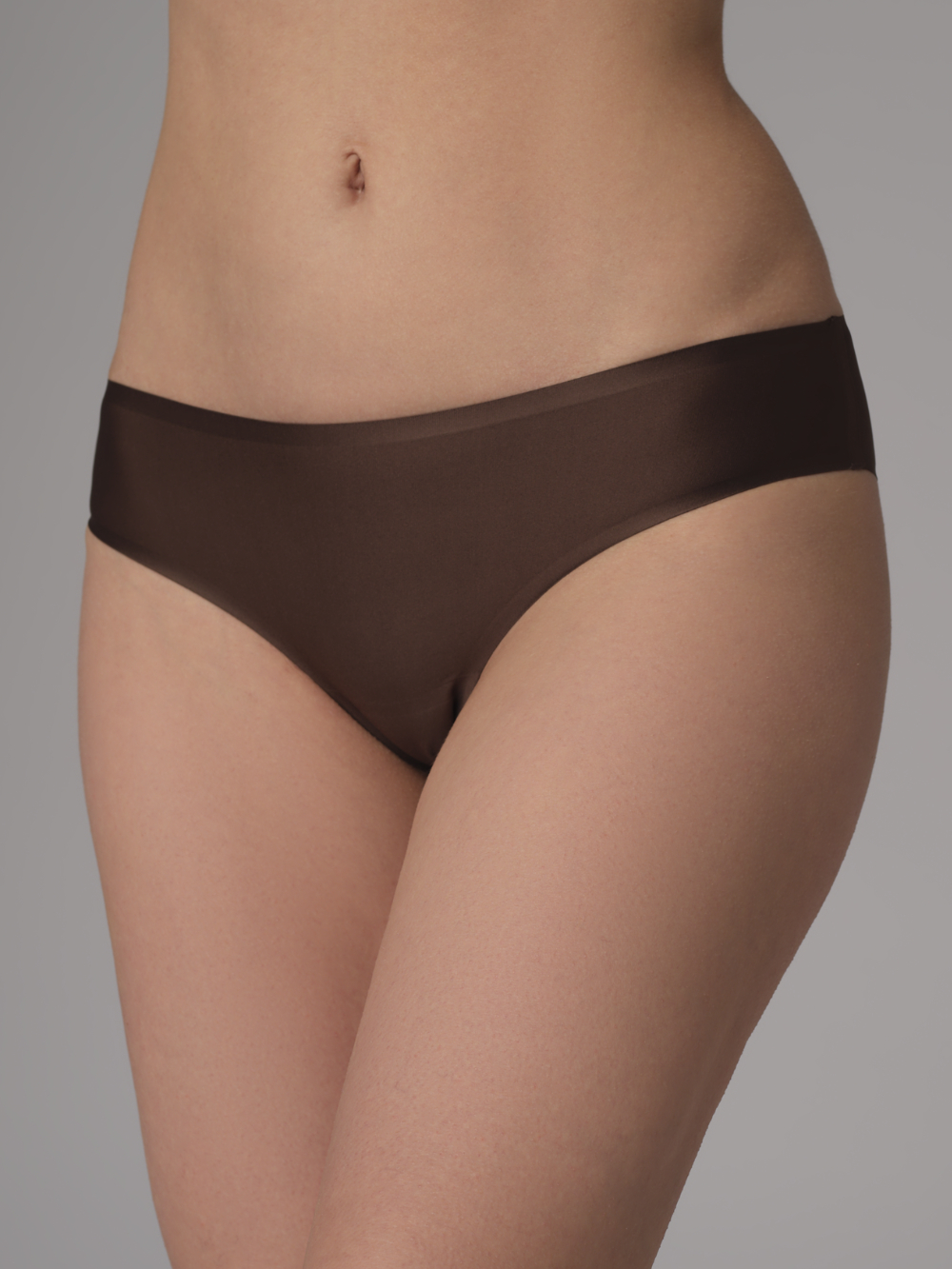 Front view: Woman wearing the bonded Brazil brief by Comazo in the color Mocca.